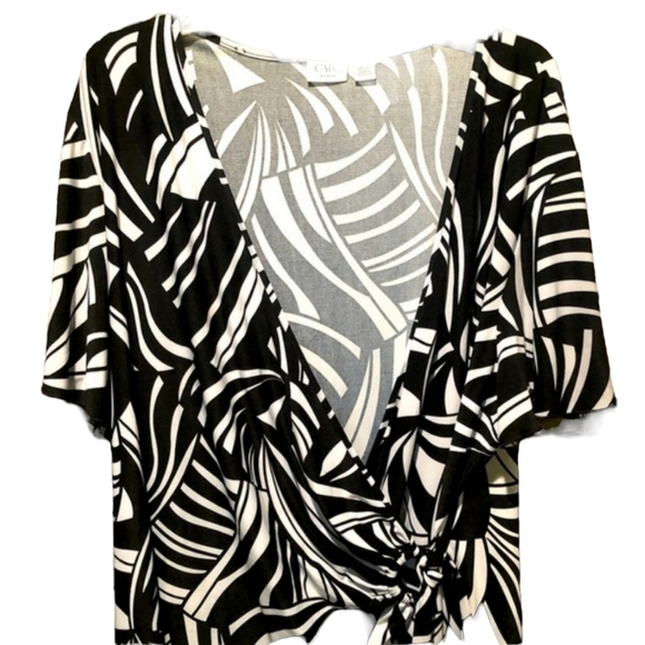 Cato size 26/28W Cross-Front Pullover Top Black & White - Picture 9 of 10